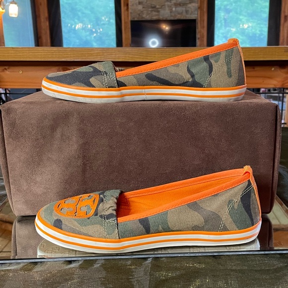 Tory Burch camo and orange loafers Sz 8 - Picture 2 of 8